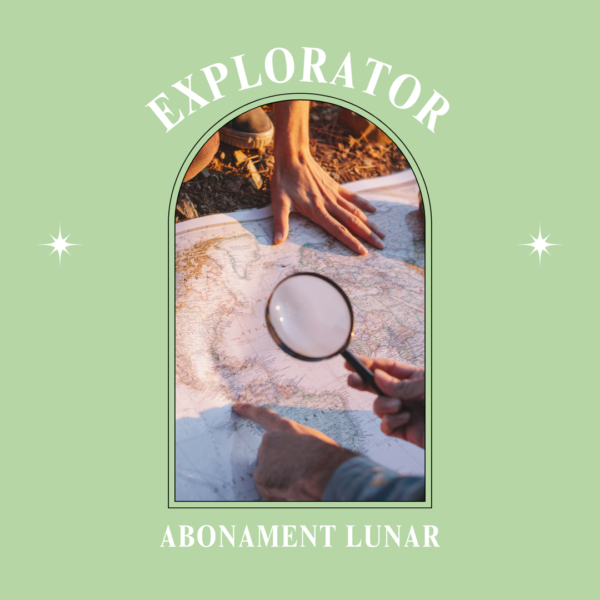 fotografie de coperta a abonamentului ”explorator” cu 2 oameni care se uita cu lupa pe o harta