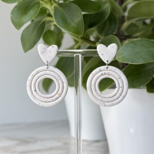 Cercei lungi, Lovely Donuts, Monsteria