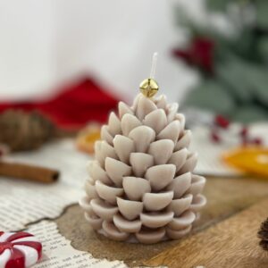 Lumânare parfumatǎ-Con de pin