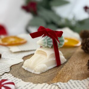 Lumânare parfumatǎ - mașinuță cu brad de Crăciun