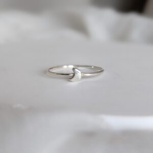 Inel minimalist din argint cu semiluna