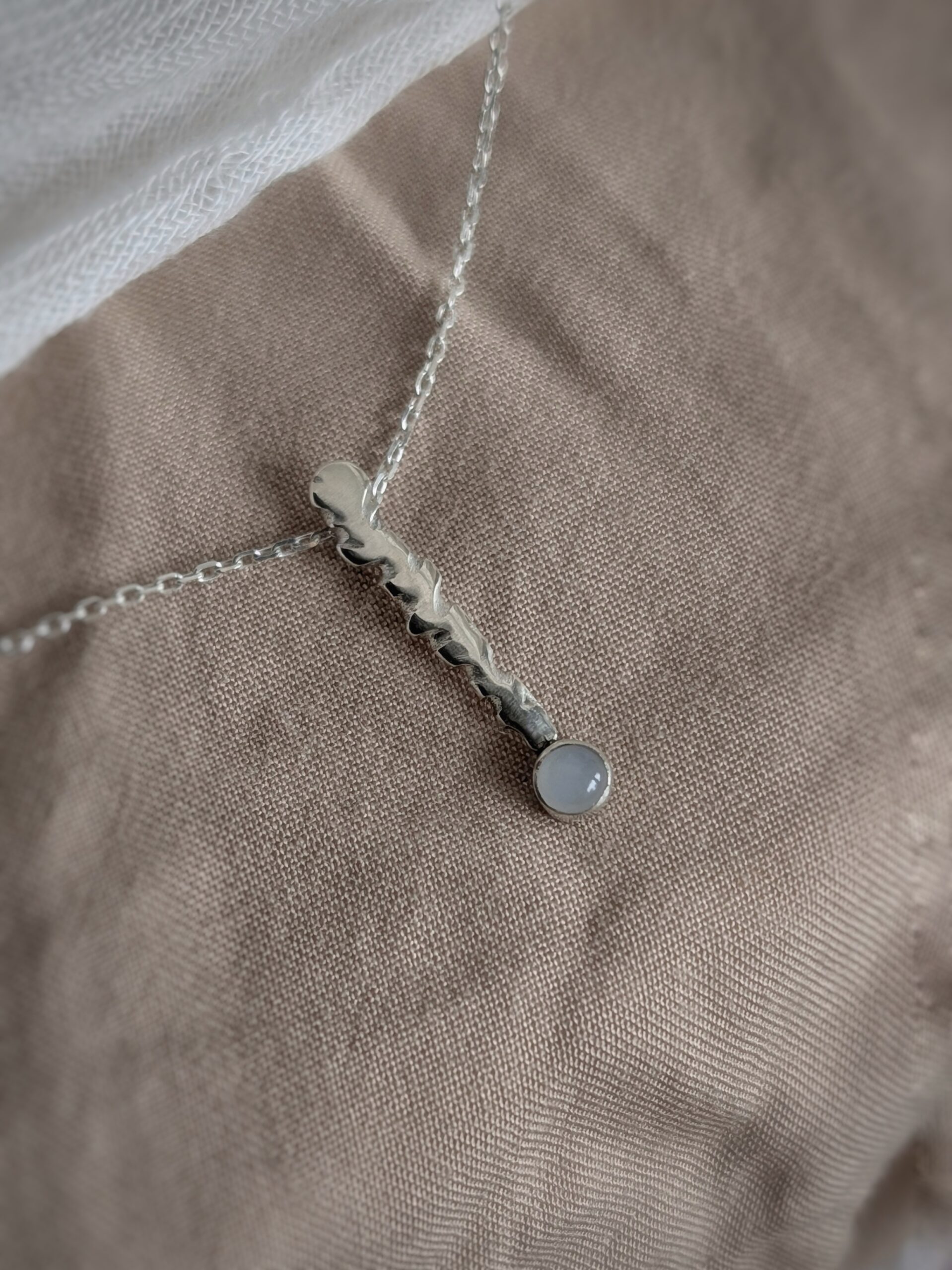 Pandantiv din argint cu piatra lunii