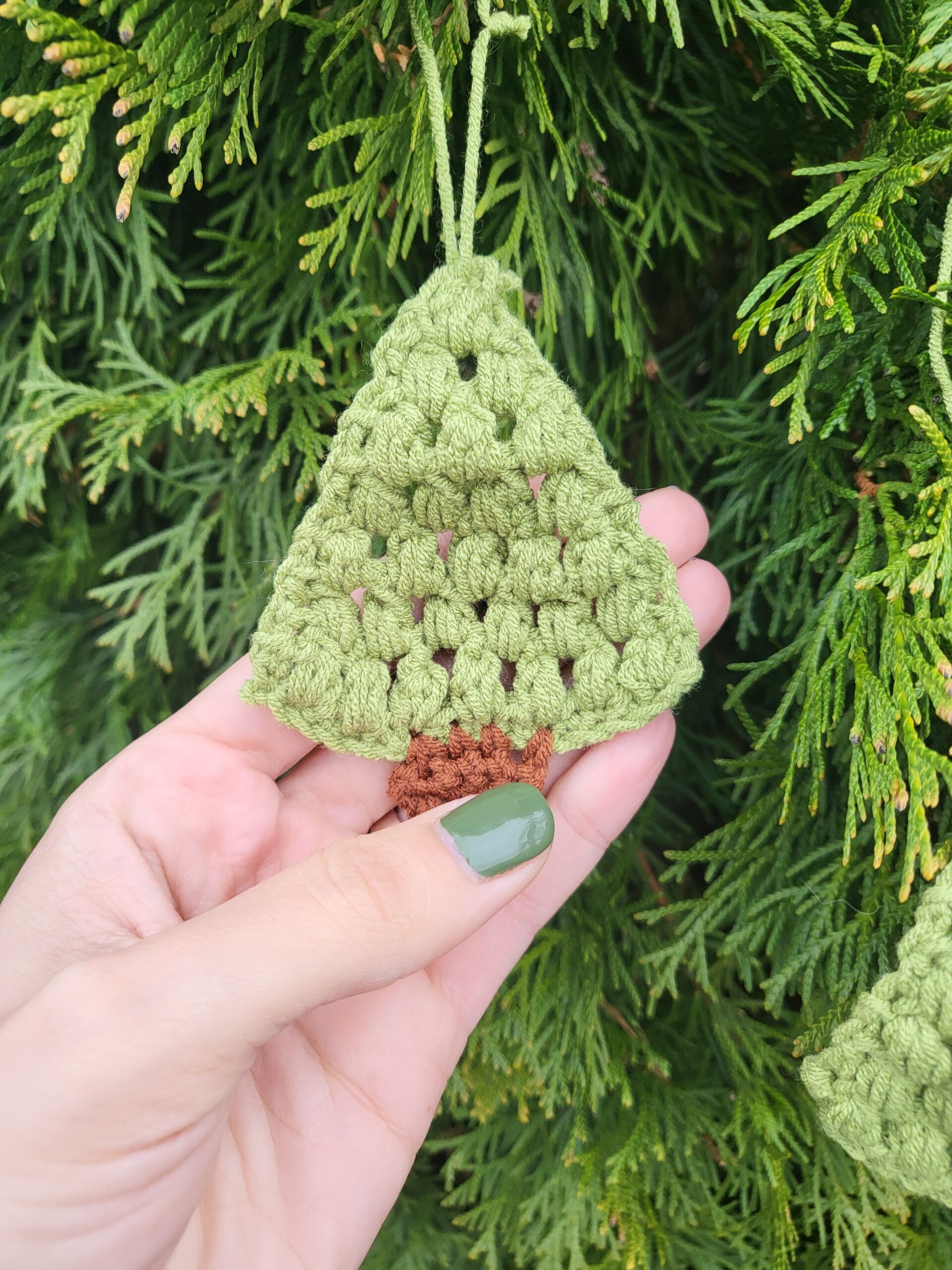 Brăduț croșetat - imagine 5