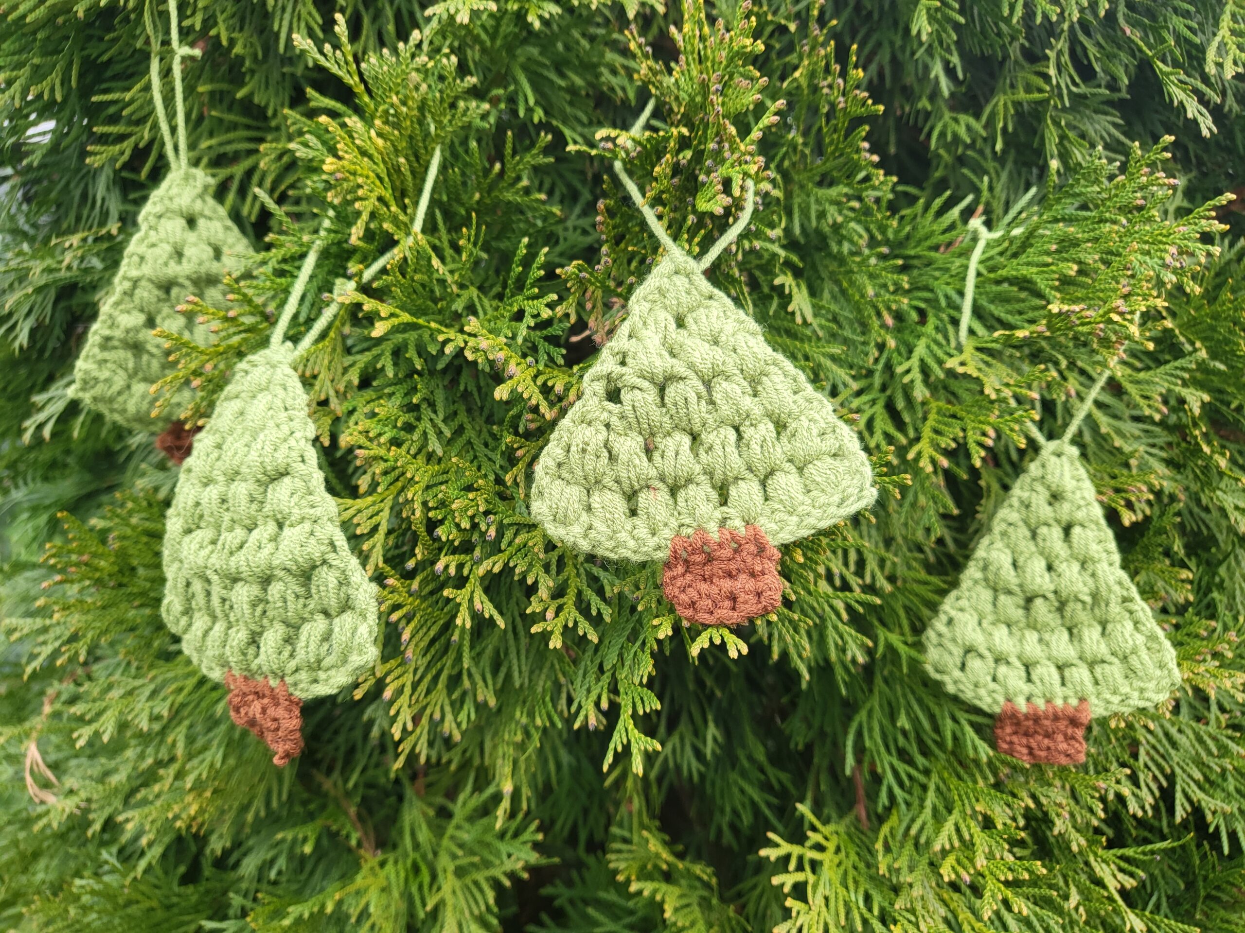 Brăduț croșetat - imagine 2