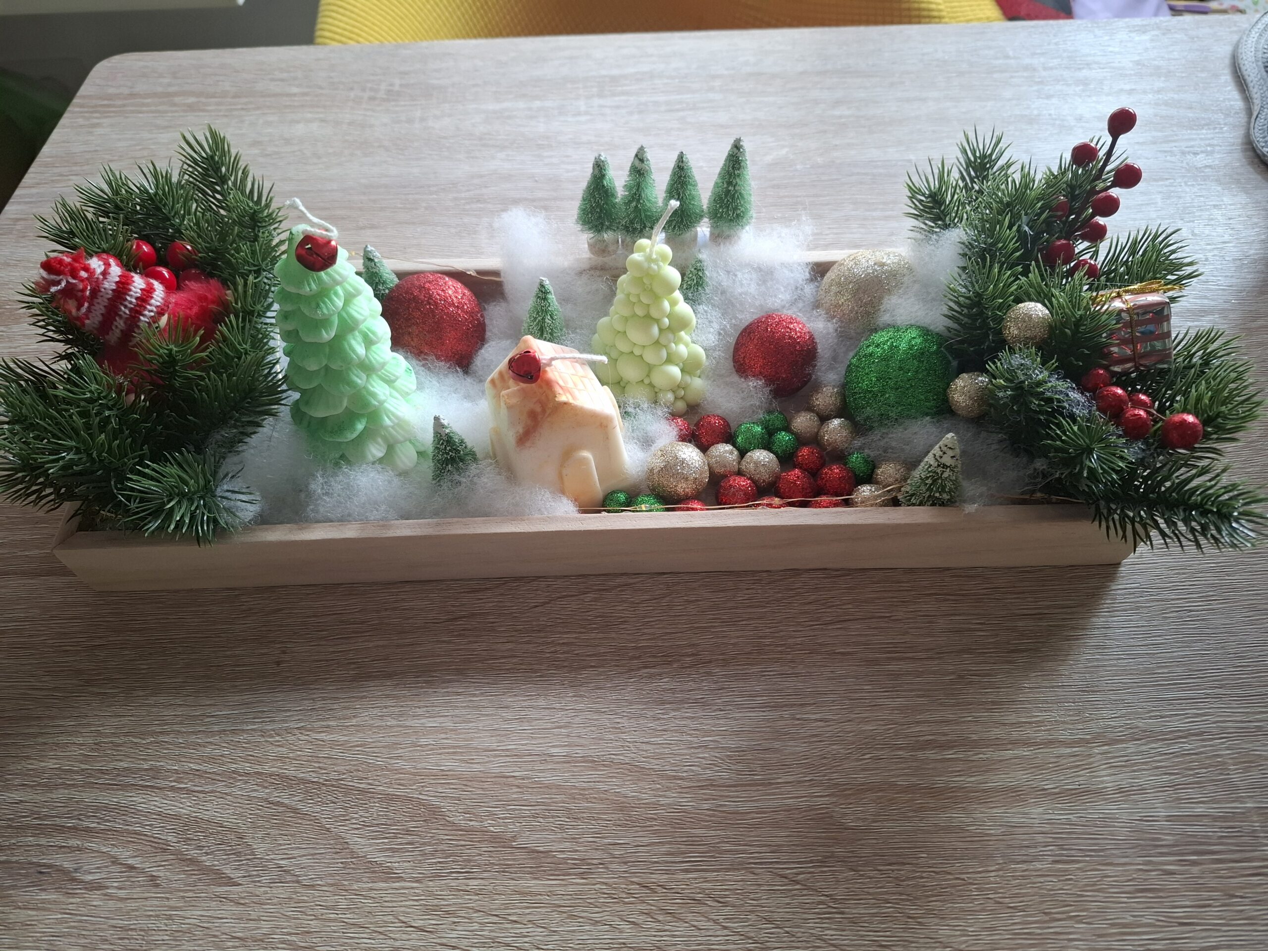 Decorațiune cu luminițe si lumanari din ceara soia cu aroma de scorțișoară si portocală