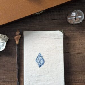 Agendă brodată manual, motiv acvatic