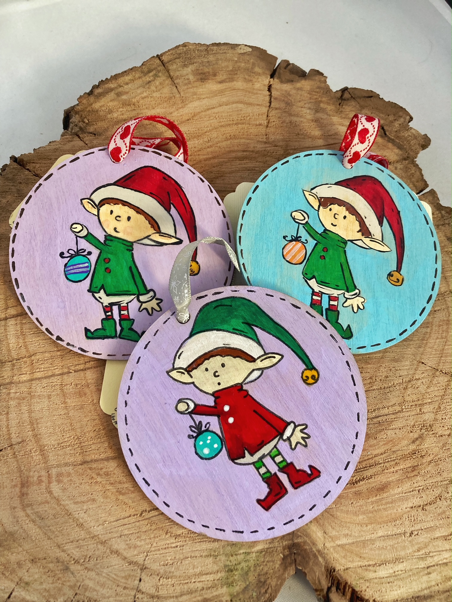 Ornament brad pictat manual - Craciun - imagine 2