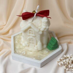 Căsuță din ceara de soia pe tăviță din praf ceramic