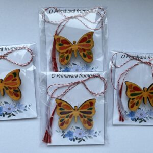 Mărțișor fluturaș din lemn – pictat manual, tip broșă